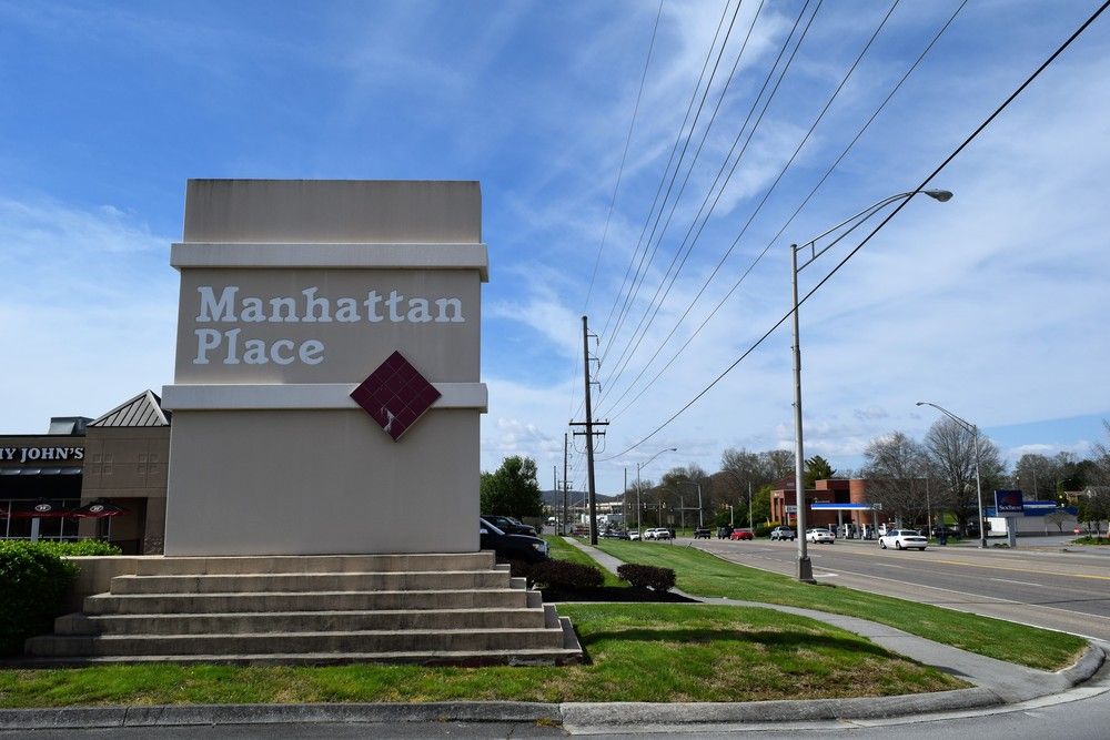 Manhattan Place Shopping Center: 1175 Oak Ridge Turnpike, Oak Ridge, TN 37830